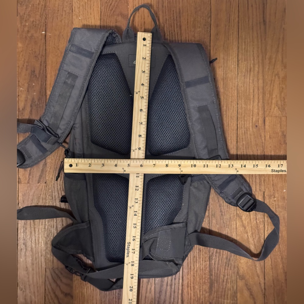 Quest Grey Hydration Backpack - Picture 3 of 3